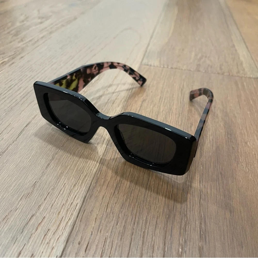 [authentic] Prada Sunglasses - Picture 3 of 15